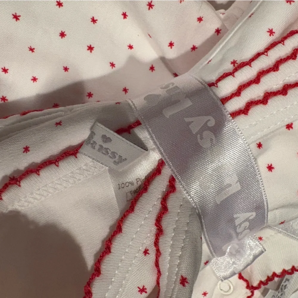 Kissy Kissy “ Baby’s First Christmas” footie & matching Blanket nwot Size 0-3 M